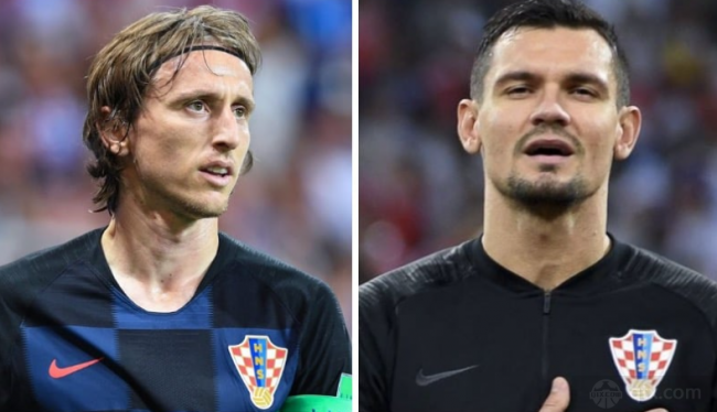 忍痛割爱地 忍痛割爱地